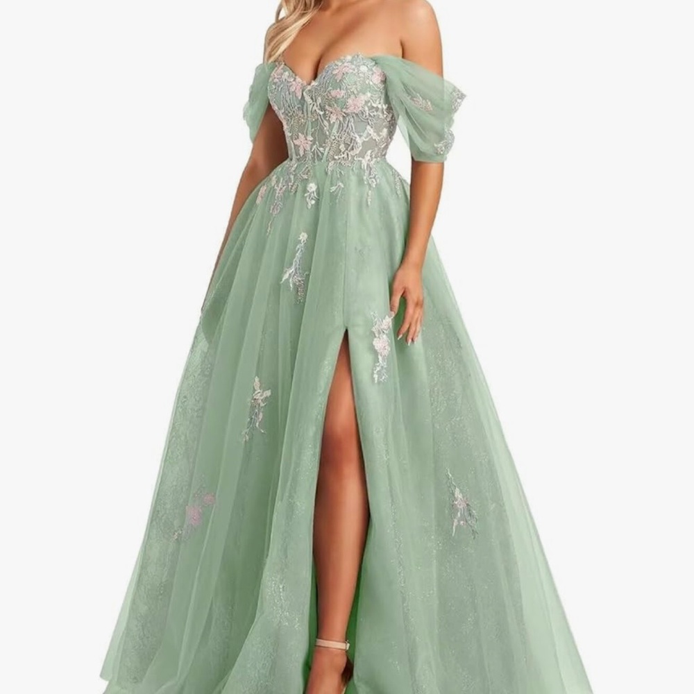 Off-Shoulder Tulle Evening Gown 💚